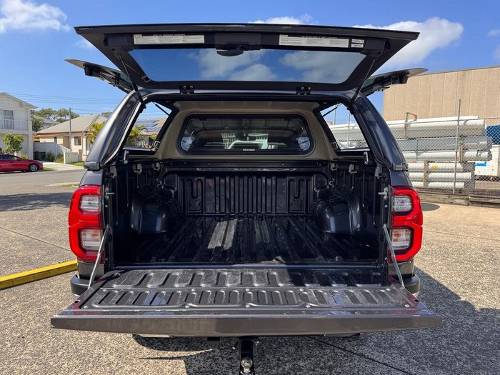 2022 Toyota Hilux SR5