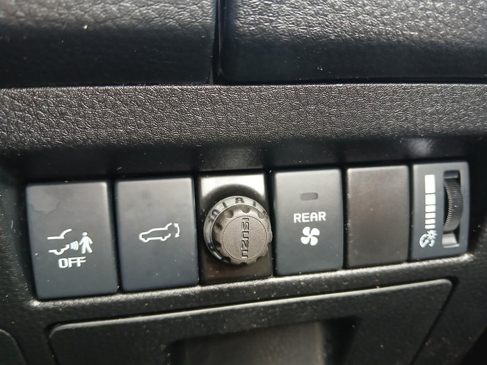 2023 Isuzu MU-X LS-T