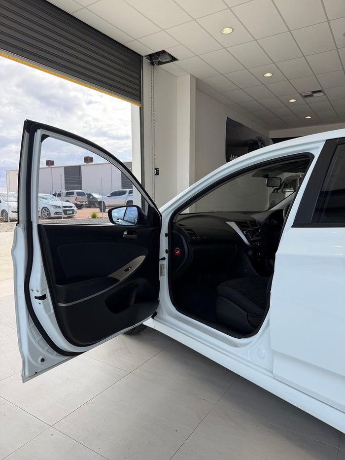 2017 Hyundai Accent Active