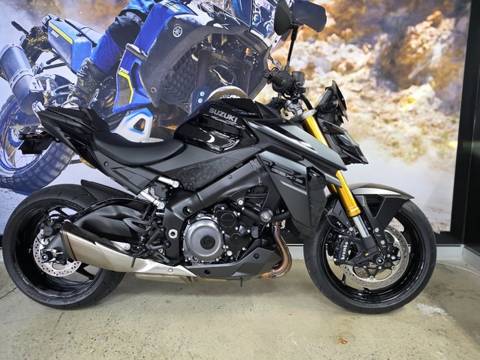 2025 Suzuki GSX-S1000 BLACK