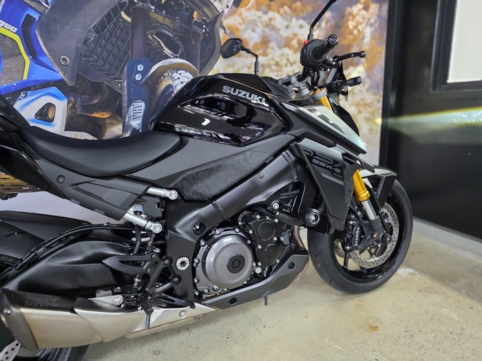 2025 Suzuki GSX-S1000 BLACK