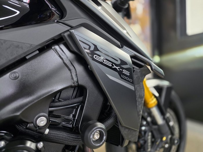 2025 Suzuki GSX-S1000 BLACK