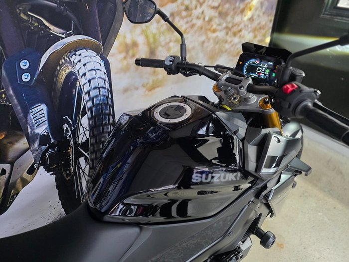 2025 Suzuki GSX-S1000 BLACK