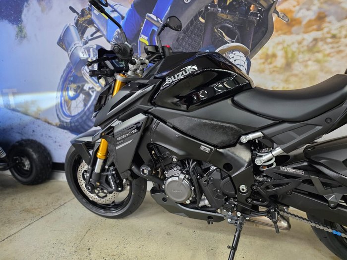 2025 Suzuki GSX-S1000 BLACK