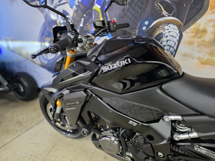 2025 Suzuki GSX-S1000 BLACK