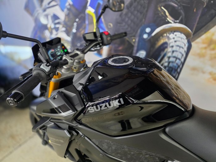 2025 Suzuki GSX-S1000 BLACK