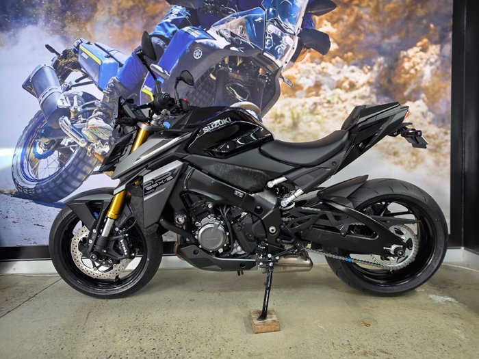 2025 Suzuki GSX-S1000 BLACK
