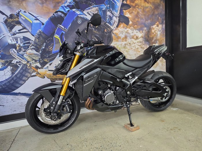 2025 Suzuki GSX-S1000 BLACK