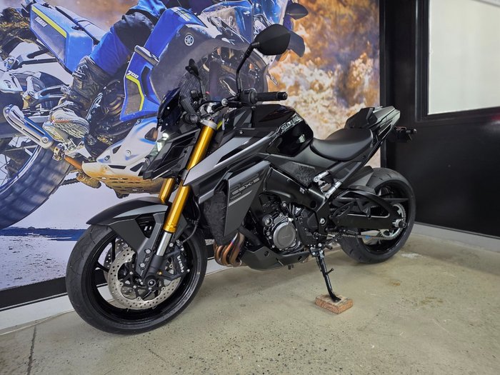 2025 Suzuki GSX-S1000 BLACK