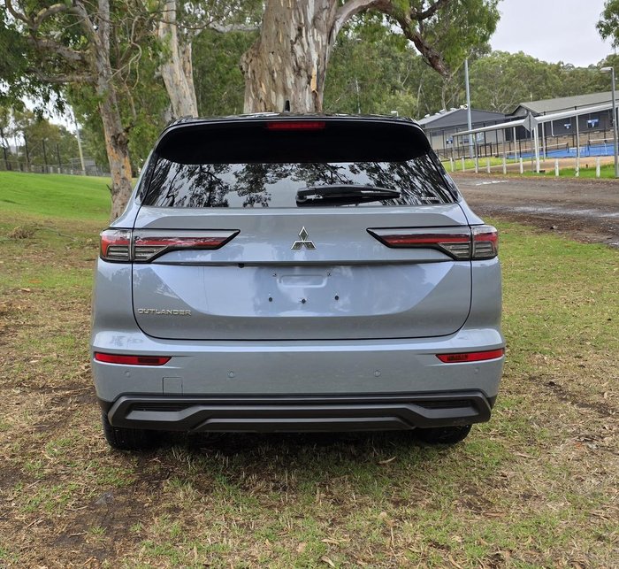 2025 Mitsubishi Outlander LS