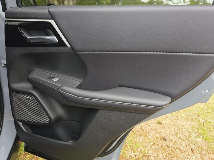 2025 Mitsubishi Outlander LS