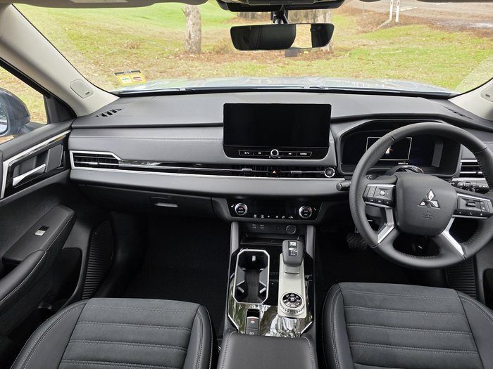 2025 Mitsubishi Outlander LS