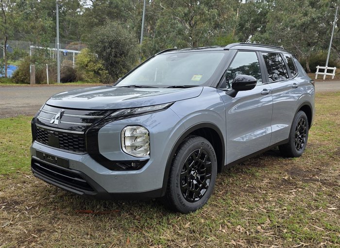 2025 Mitsubishi Outlander LS