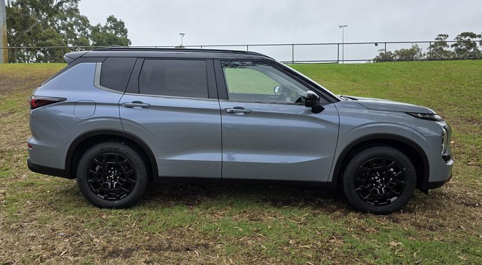 2025 Mitsubishi Outlander LS