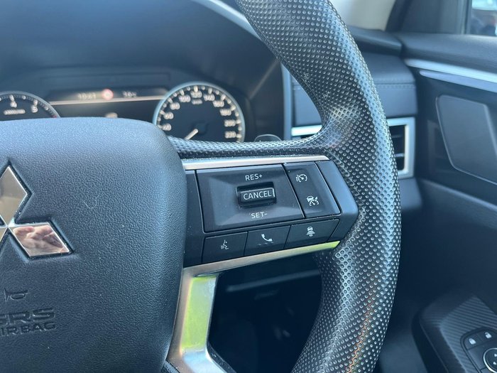 2023 Mitsubishi Outlander ES