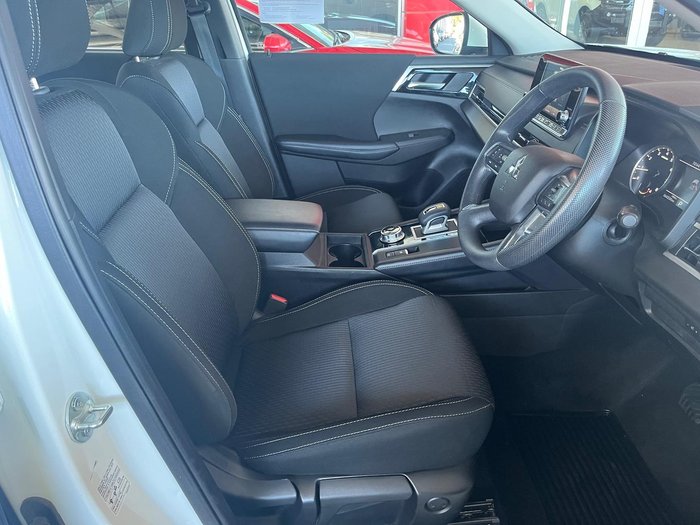 2023 Mitsubishi Outlander ES