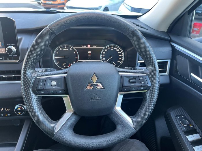 2023 Mitsubishi Outlander ES