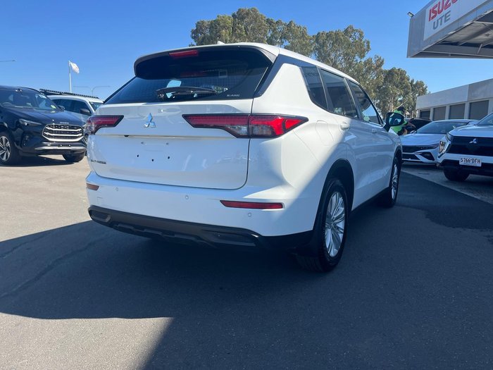 2023 Mitsubishi Outlander ES