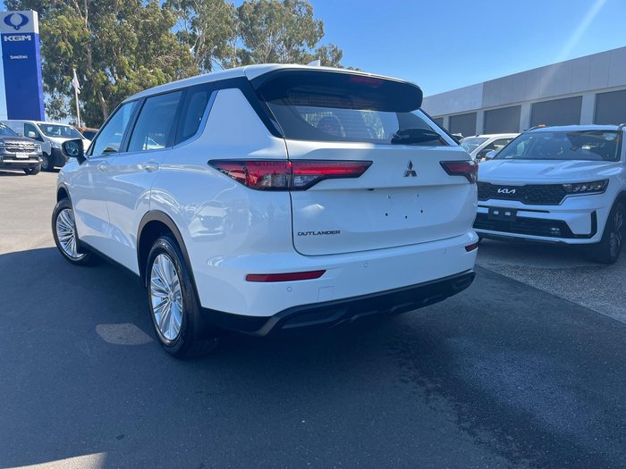 2023 Mitsubishi Outlander ES