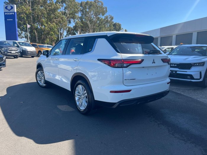 2023 Mitsubishi Outlander ES