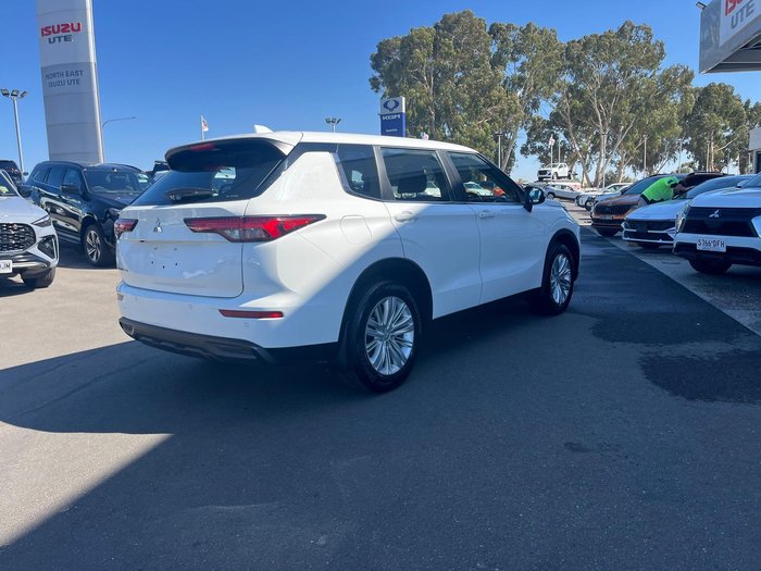 2023 Mitsubishi Outlander ES