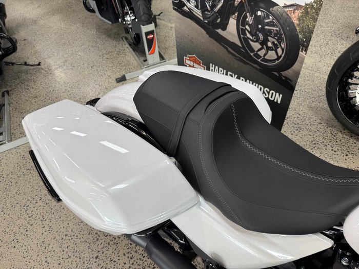 2025 Harley-Davidson Street Glide 117 (FLHX) Touring White