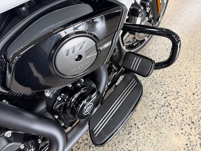 2025 Harley-Davidson Street Glide 117 (FLHX) Touring White