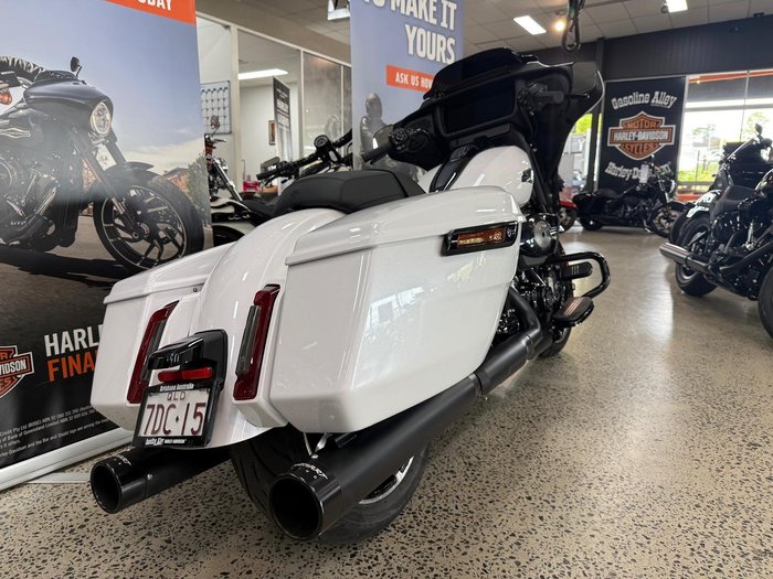 2025 Harley-Davidson Street Glide 117 (FLHX) Touring White