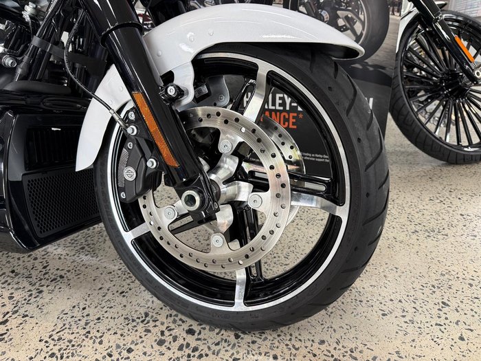 2025 Harley-Davidson Street Glide 117 (FLHX) Touring White