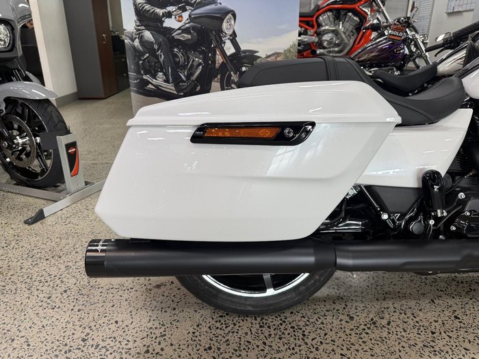 2025 Harley-Davidson Street Glide 117 (FLHX) Touring White