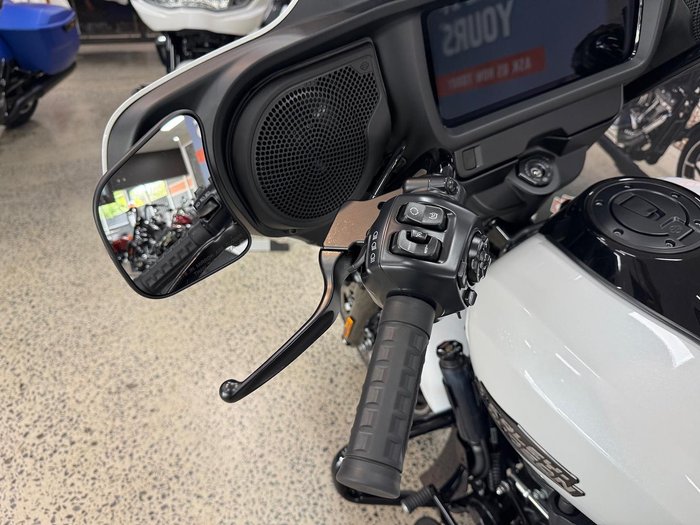 2025 Harley-Davidson Street Glide 117 (FLHX) Touring White