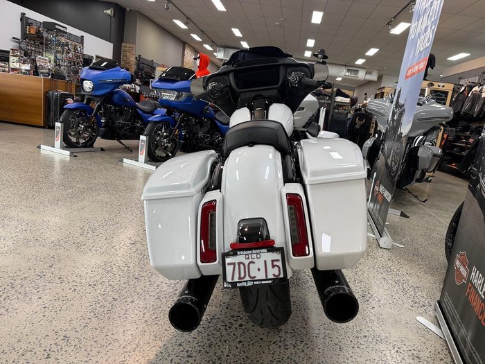 2025 Harley-Davidson Street Glide 117 (FLHX) Touring White