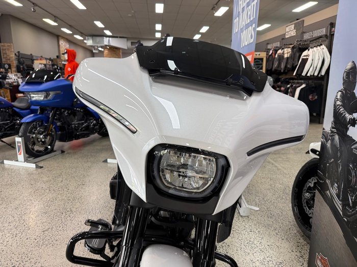 2025 Harley-Davidson Street Glide 117 (FLHX) Touring White