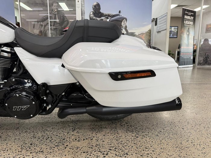 2025 Harley-Davidson Street Glide 117 (FLHX) Touring White