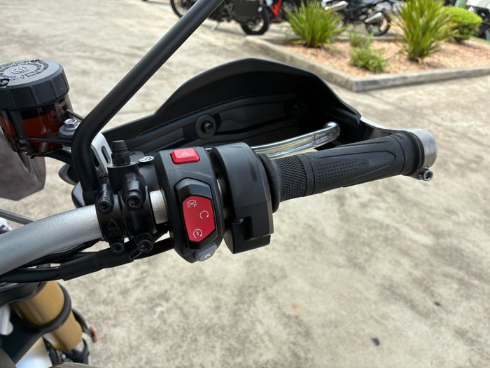 2024 Triumph SCRAMBLER 1200 XE Black