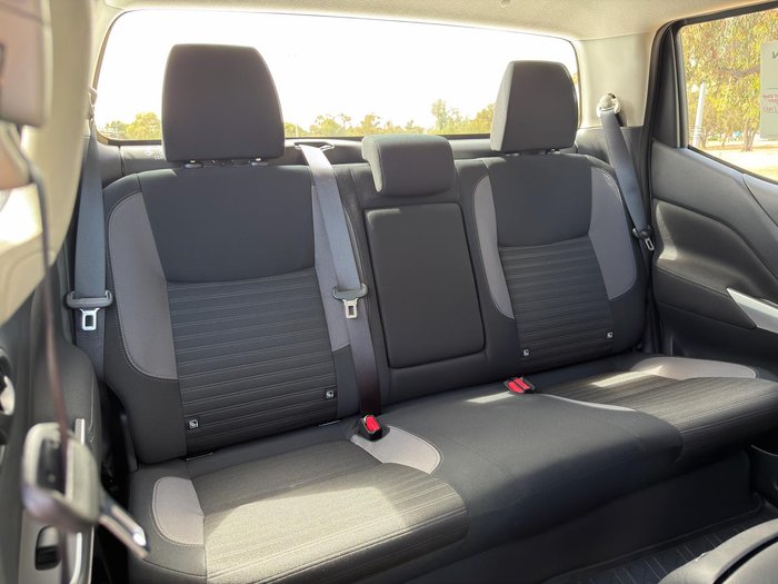 2025 Nissan Navara SL