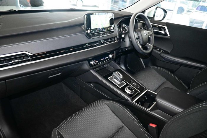 2025 Mitsubishi Outlander LS