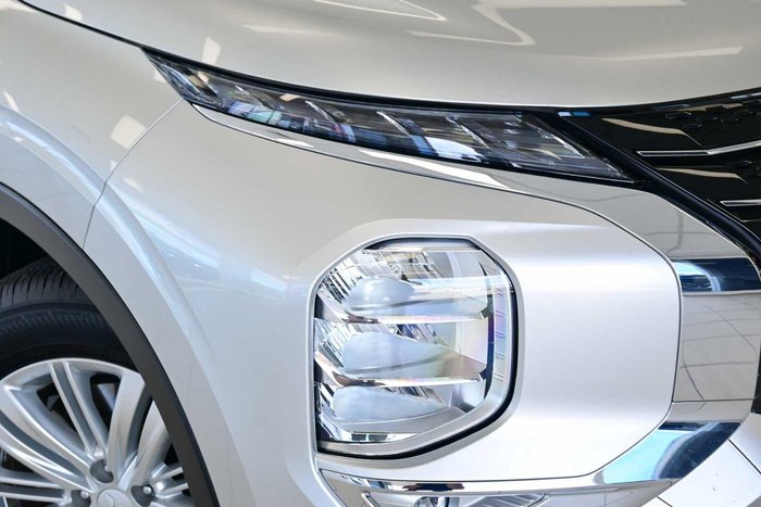 2025 Mitsubishi Outlander LS