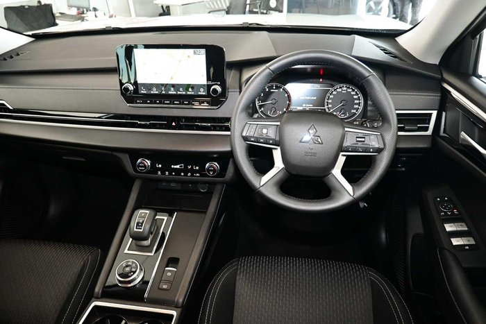 2025 Mitsubishi Outlander LS