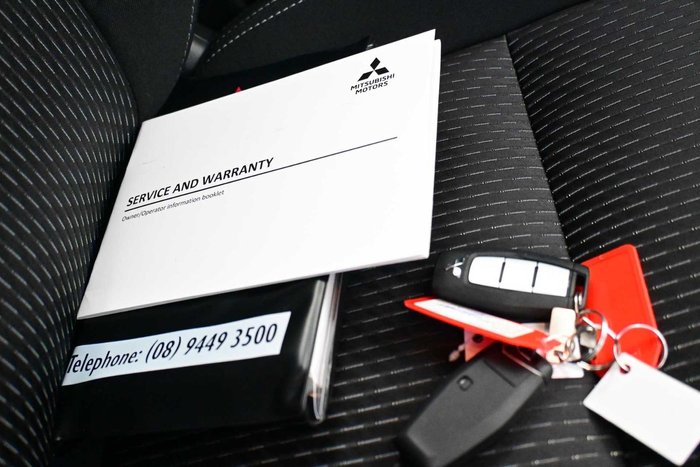 2025 Mitsubishi Outlander LS