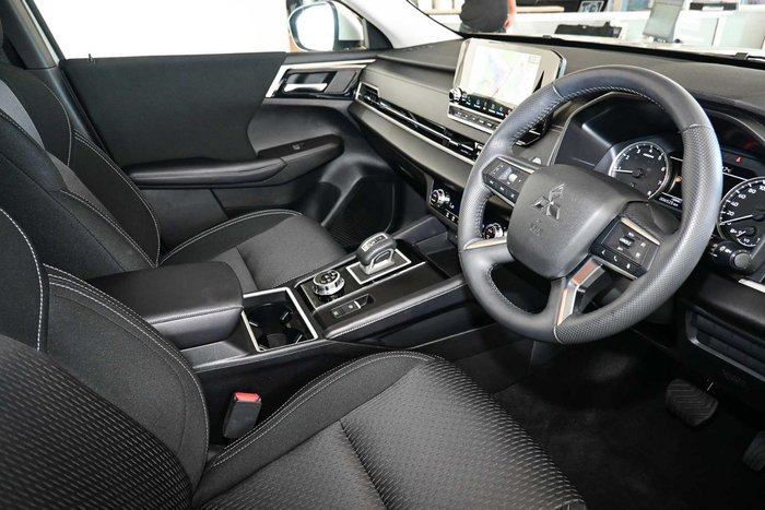 2025 Mitsubishi Outlander LS