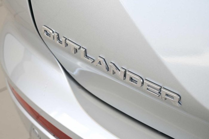 2025 Mitsubishi Outlander LS