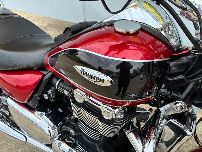 2013 Triumph THUNDERBIRD RUBY METALLIC/BLACK METALLIC