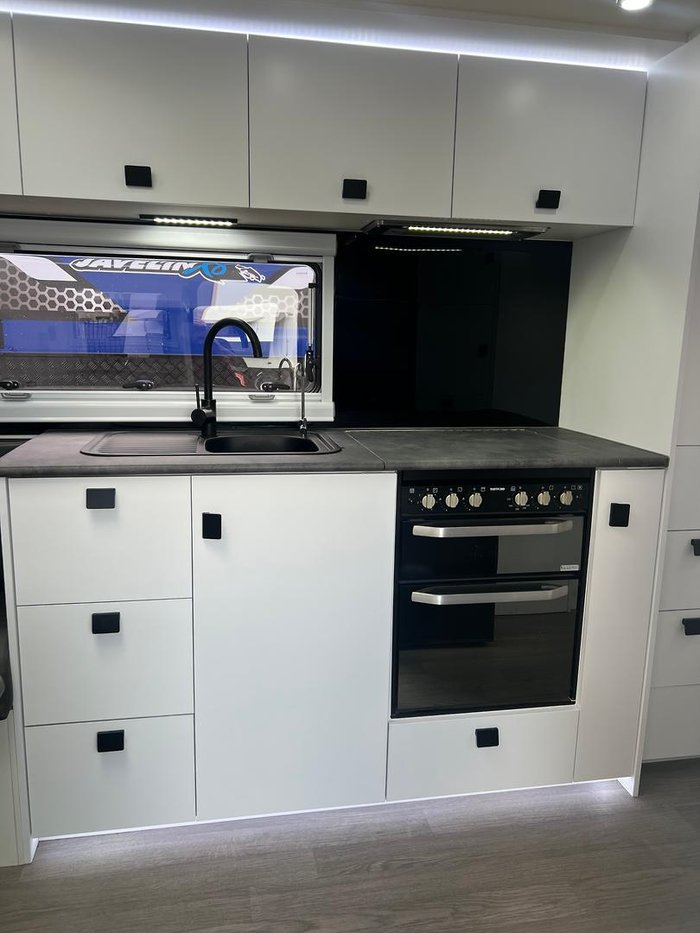 2023 Southern Cross Signature Series V8 Slide Out