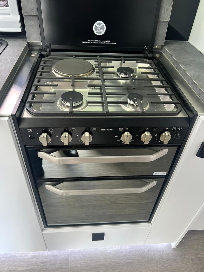 2023 Southern Cross Signature Series V8 Slide Out