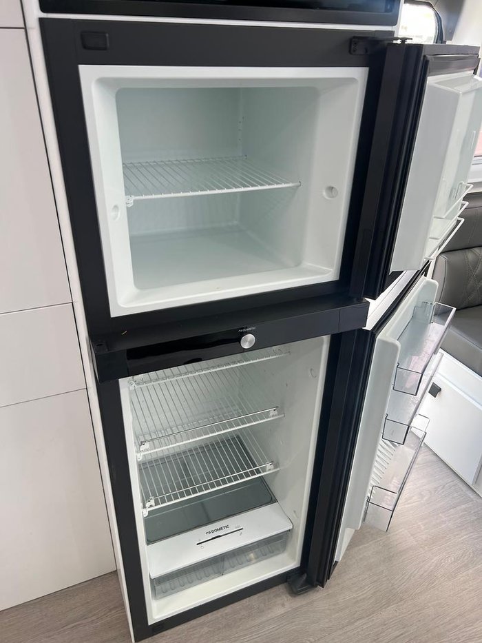 2023 Southern Cross Signature Series V8 Slide Out