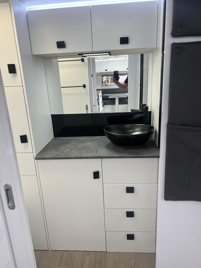 2023 Southern Cross Signature Series V8 Slide Out