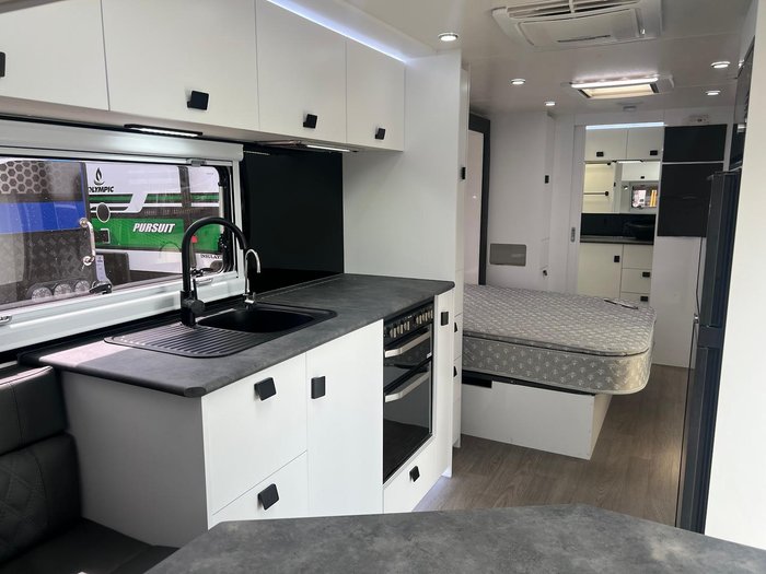 2023 Southern Cross Signature Series V8 Slide Out