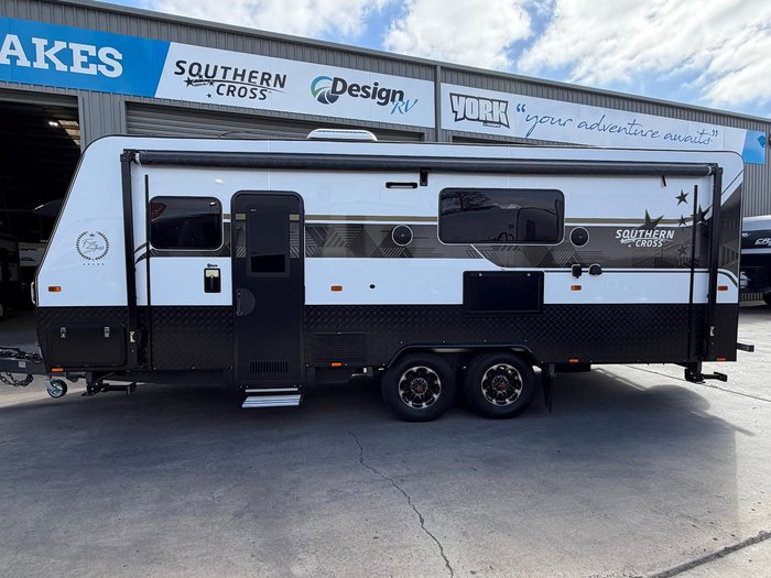2023 Southern Cross Signature Series V8 Slide Out