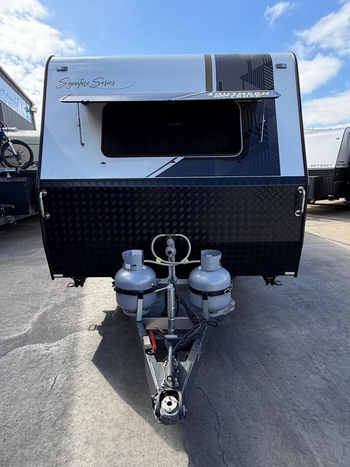 2023 Southern Cross Signature Series V8 Slide Out